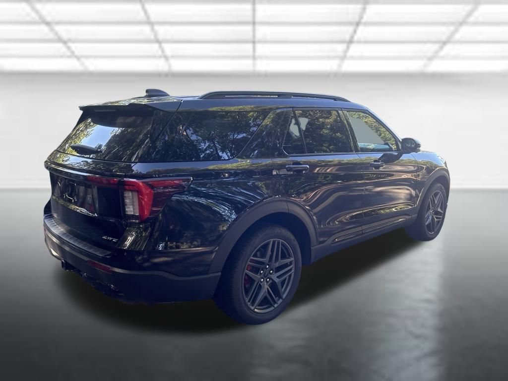 Certified 2025 Ford Explorer ST-Line w/ ST-Line Street Pack AWD/4WD image 4