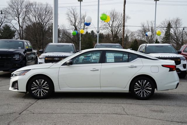 Used 2025 Nissan Altima 2.5 SV FWD image 4