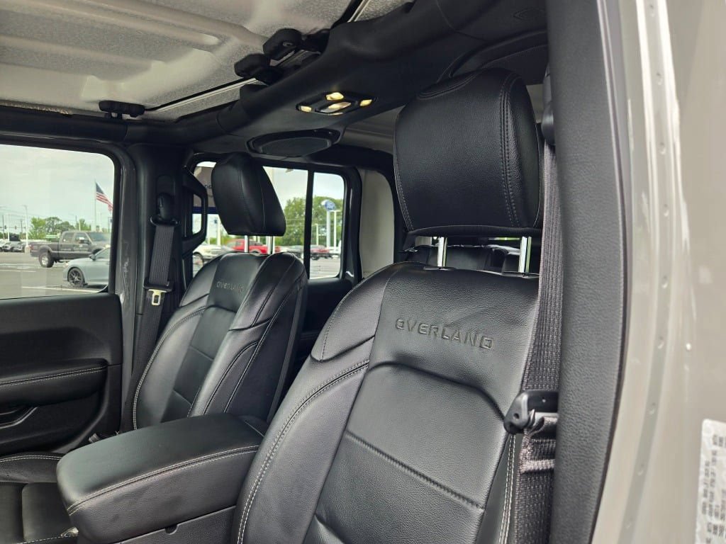 Used 2021 Jeep Gladiator Overland w/ Popular Equipment Package AWD/4WD image 24