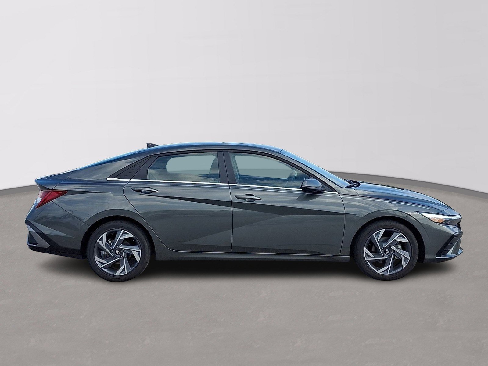 Used 2025 Hyundai Elantra Limited FWD image 7