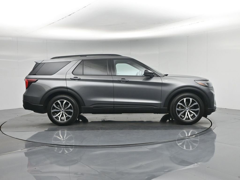 Certified 2025 Ford Explorer ST-Line RWD image 32