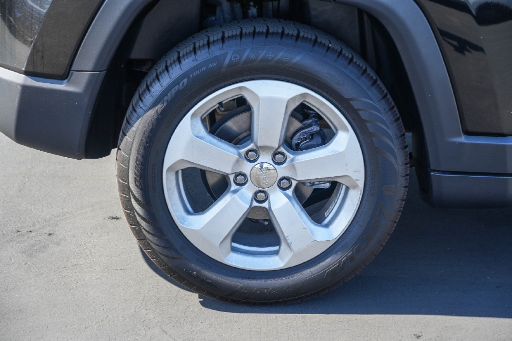 Used 2019 Jeep Compass Latitude w/ Popular Equipment Group FWD image 11