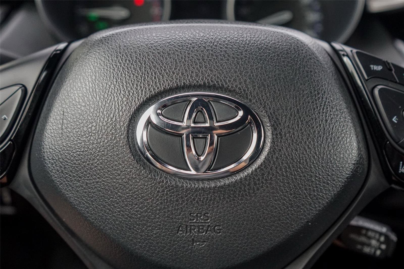 Used 2019 Toyota C-HR XLE FWD image 15