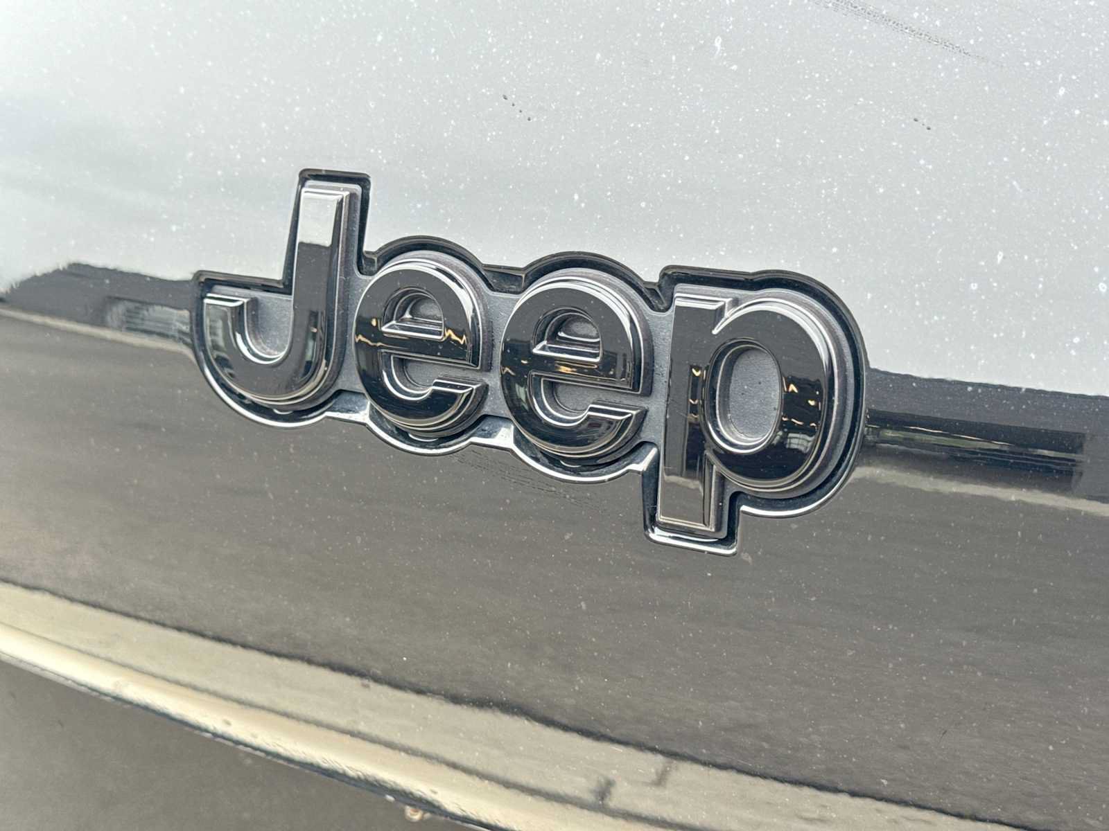 Used 2023 Jeep Grand Cherokee L Laredo AWD/4WD image 11