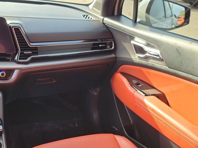 Used 2025 Kia Sportage SX image 21