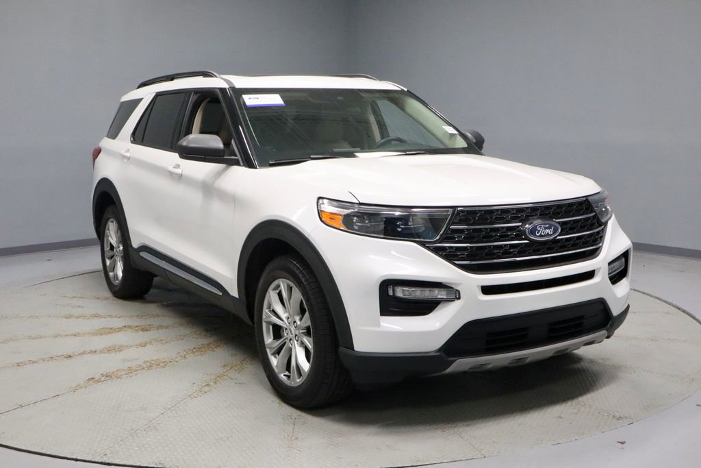 Certified 2023 Ford Explorer XLT w/ Equipment Group 202A AWD/4WD image 1