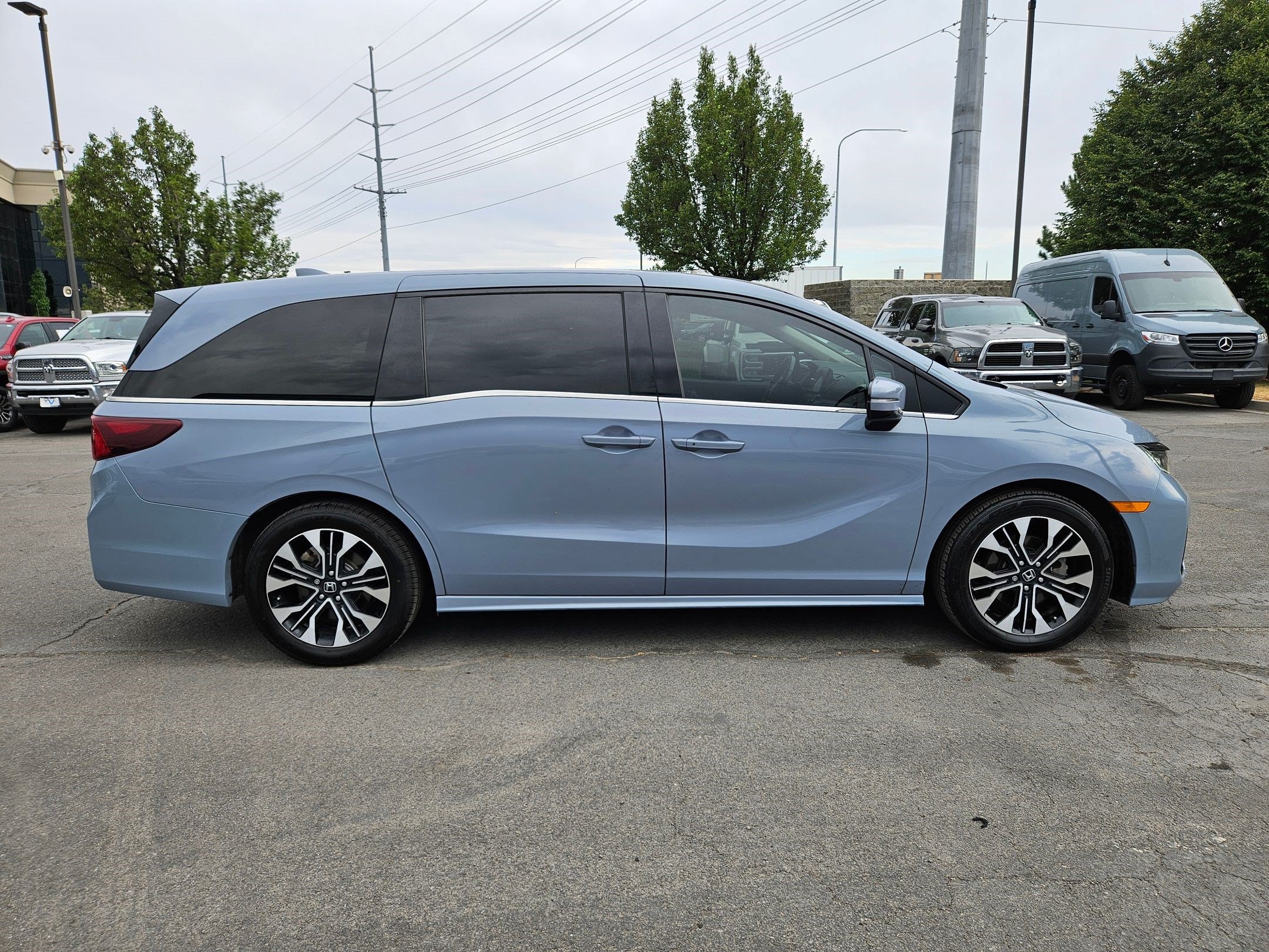Used 2025 Honda Odyssey Elite image 2
