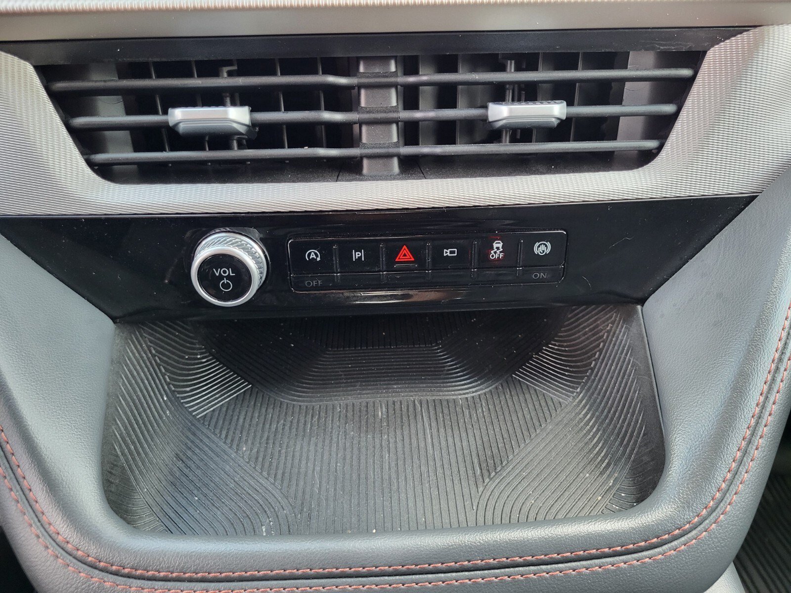 Certified 2025 Ford Explorer Active RWD image 24