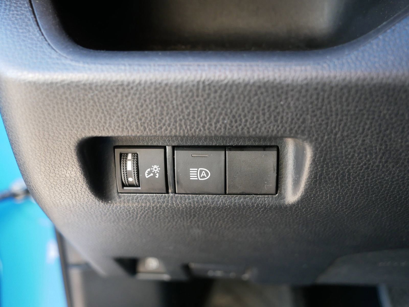 Used 2019 Toyota RAV4 LE w/ Carpet Mat Package AWD/4WD image 16