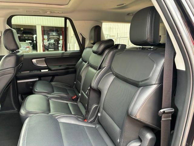 Certified 2025 Ford Expedition Max Platinum AWD/4WD image 9