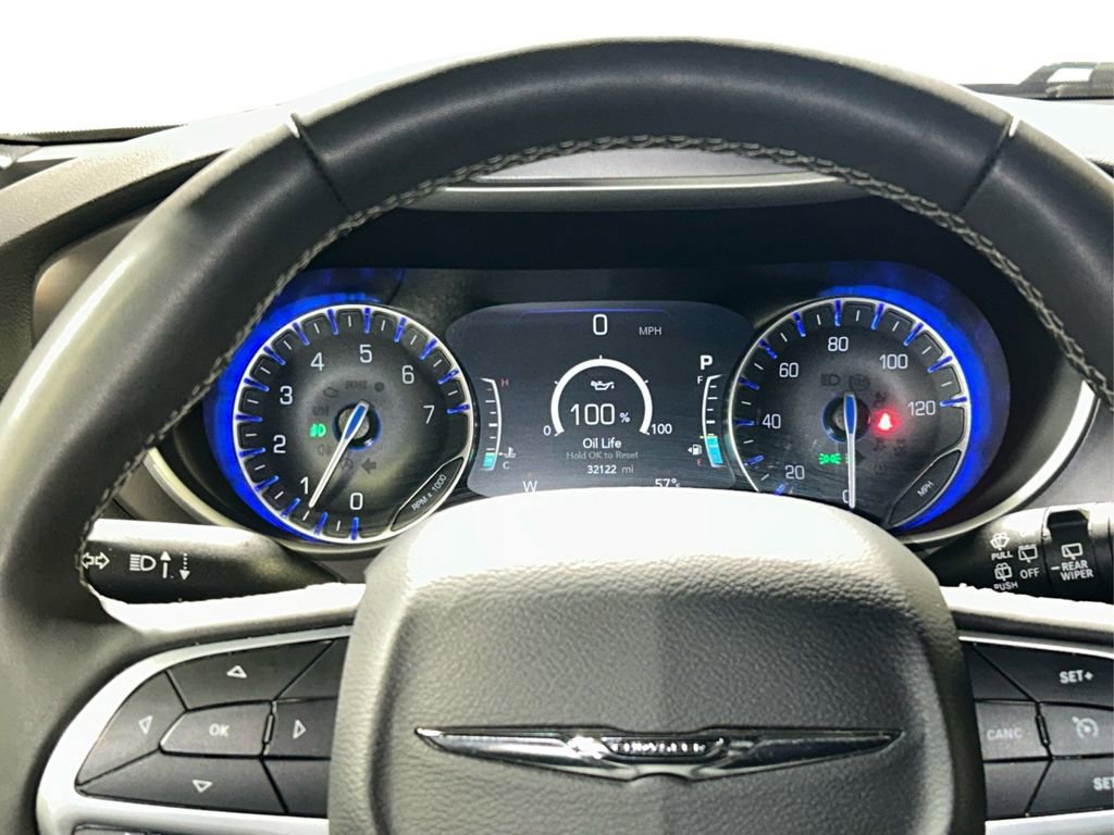 Used 2025 Chrysler Pacifica Select image 26