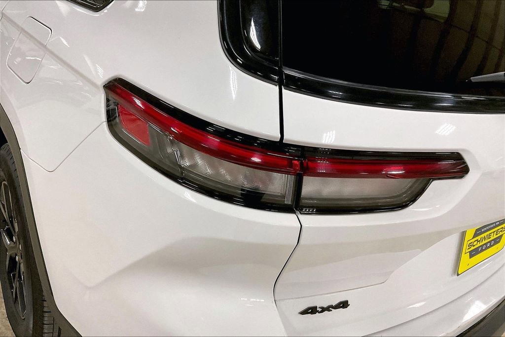 Used 2024 Jeep Grand Cherokee L Laredo image 28