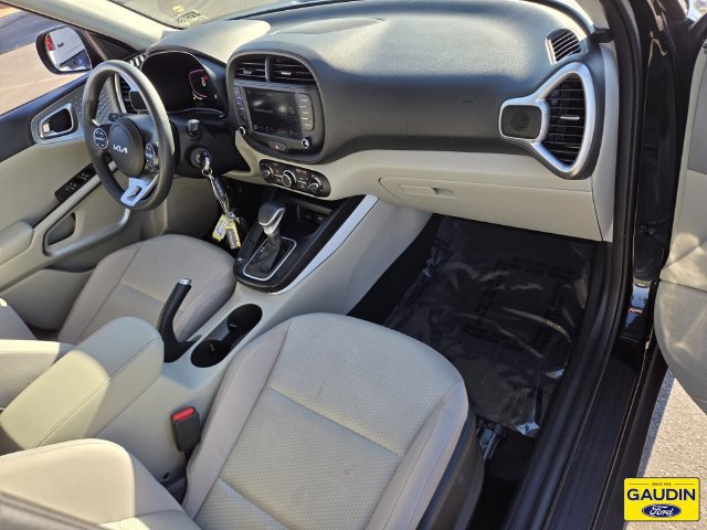 Used 2025 Kia Soul LX w/ LX Technology Package FWD image 17