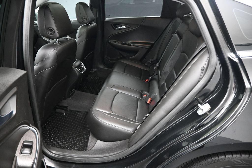 Used 2017 Chevrolet Malibu LT w/ Leather Package FWD image 21