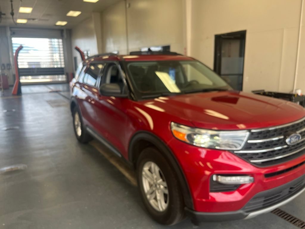 Certified 2021 Ford Explorer XLT w/ Equipment Group 202A AWD/4WD image 1