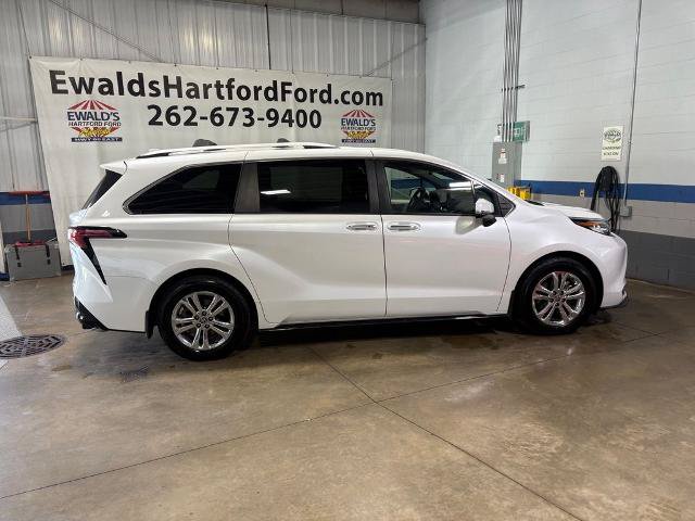 Used 2022 Toyota Sienna Platinum AWD/4WD image 7