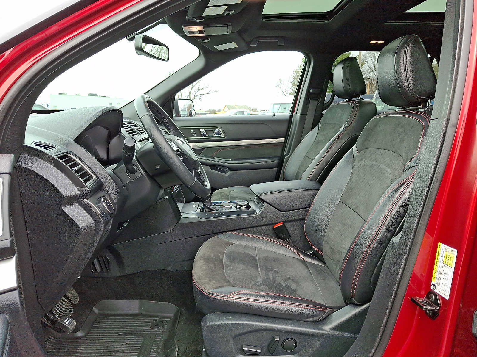 Certified 2019 Ford Explorer XLT w/ Equipment Group 202A image 15