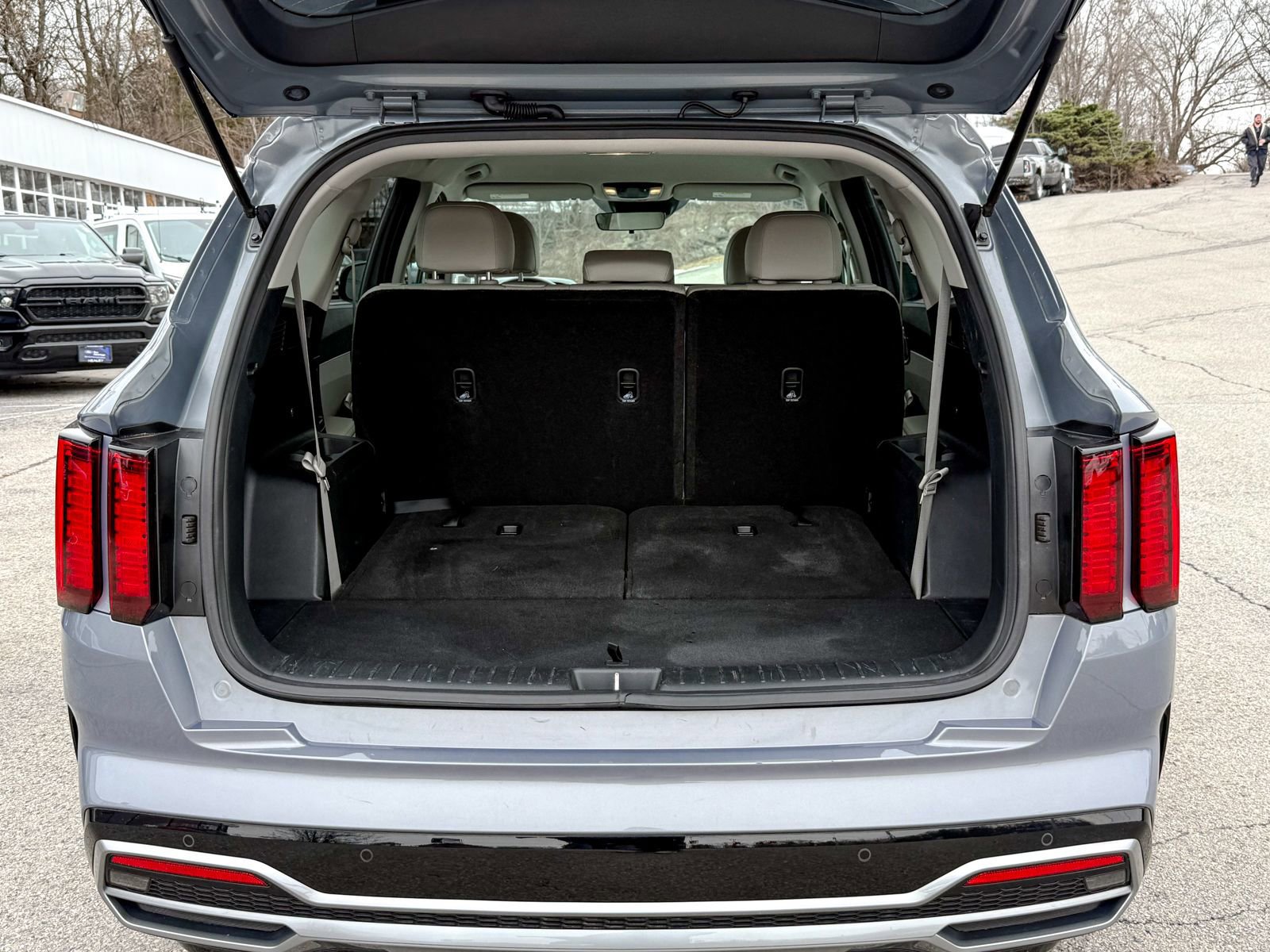 Used 2023 Kia Sorento S image 9