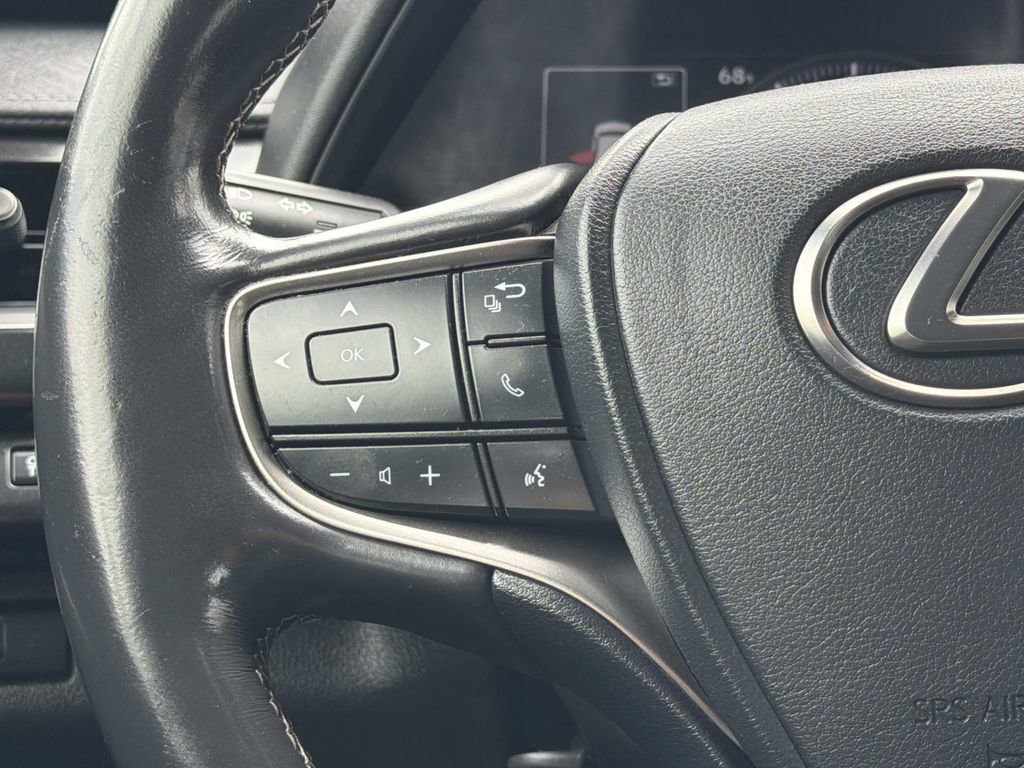 Used 2019 Lexus UX 200 w/ Premium Package FWD image 12