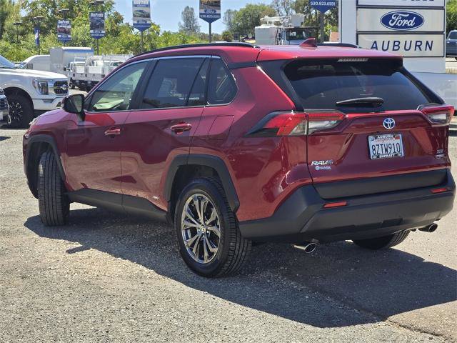 Used 2022 Toyota RAV4 XLE Premium image 6