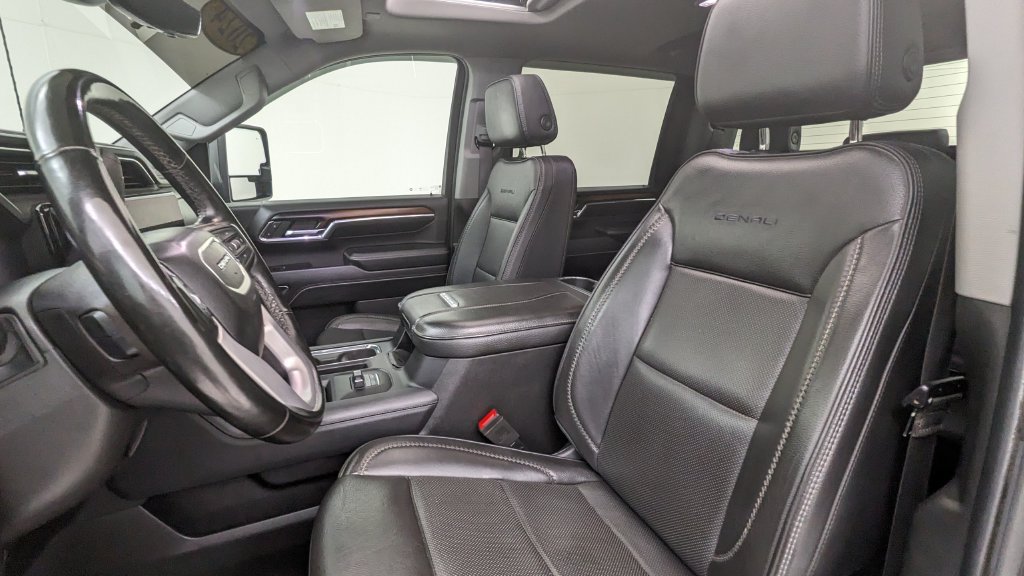 Used 2024 GMC Sierra 3500 Denali w/ Denali Reserve Package AWD/4WD image 2