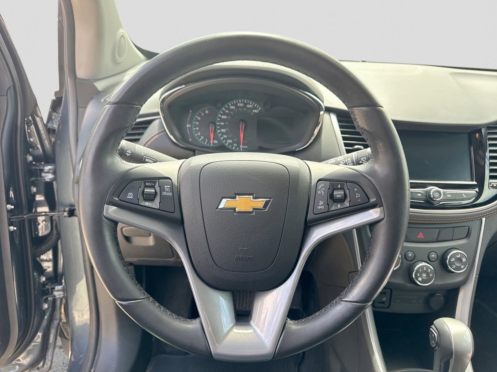 Used 2022 Chevrolet Trax LT w/ LT Convenience Package FWD image 25