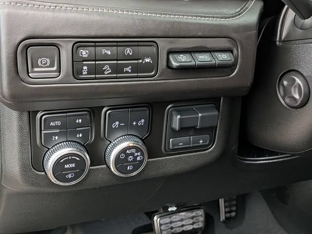 Used 2023 GMC Yukon Denali Ultimate AWD/4WD image 15