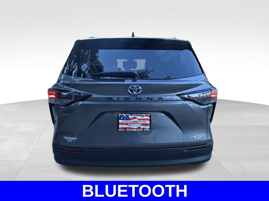 Used 2024 Toyota Sienna XLE image 4