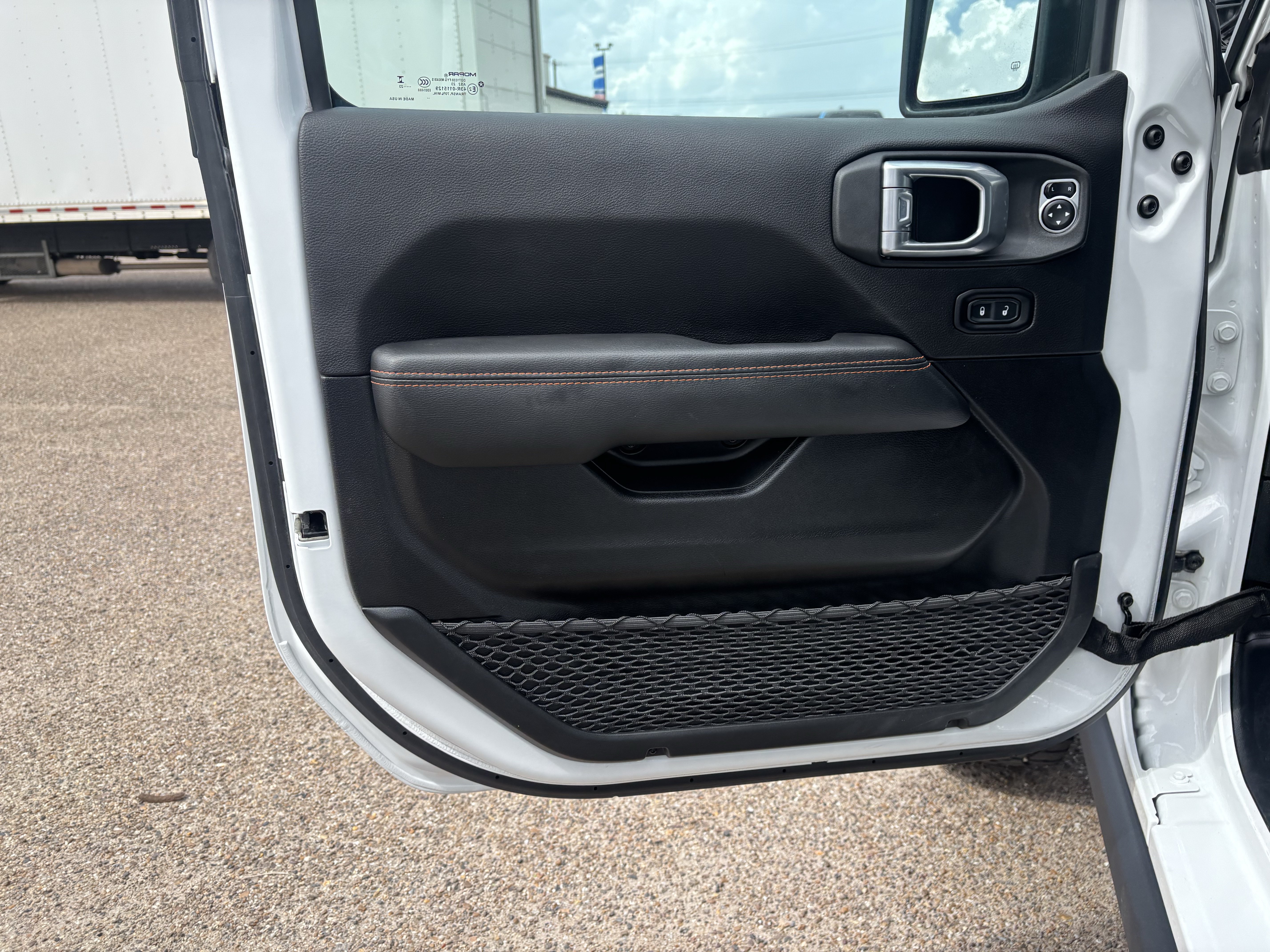 Used 2023 Jeep Gladiator Mojave w/ LED Lighting Group AWD/4WD image 9