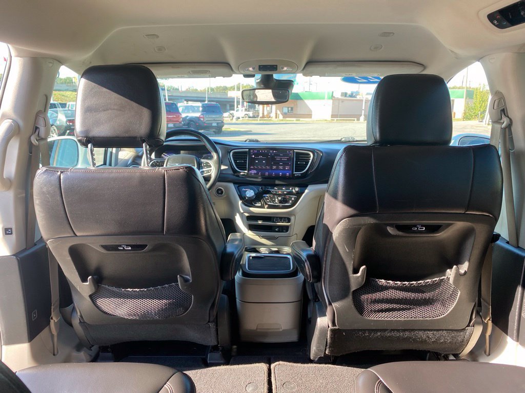 Used 2022 Chrysler Pacifica Touring-L FWD image 34