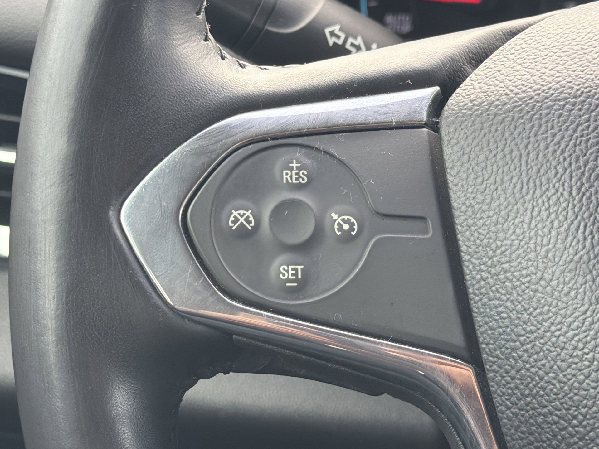 Used 2019 Chevrolet Traverse LT w/ LT Premium Package FWD image 12