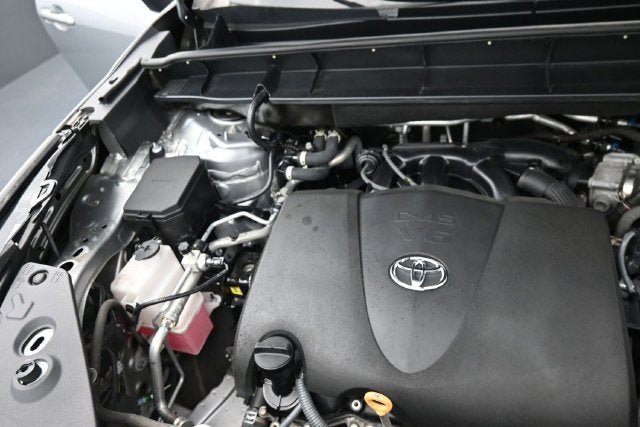 Used 2022 Toyota Highlander XLE AWD/4WD image 24