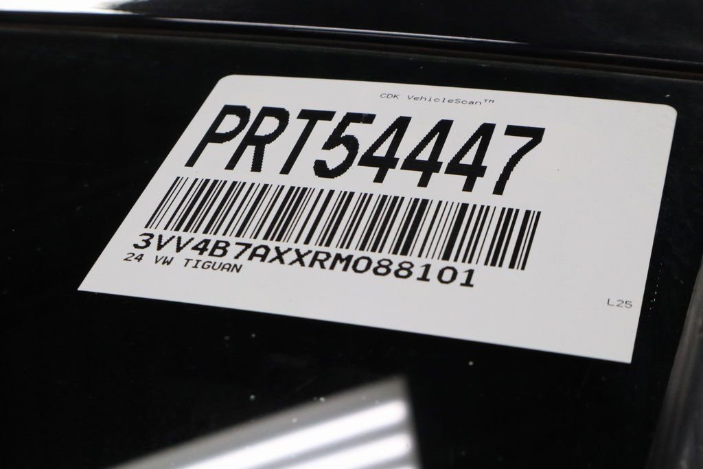 Used 2024 Volkswagen Tiguan SEL R-Line image 35