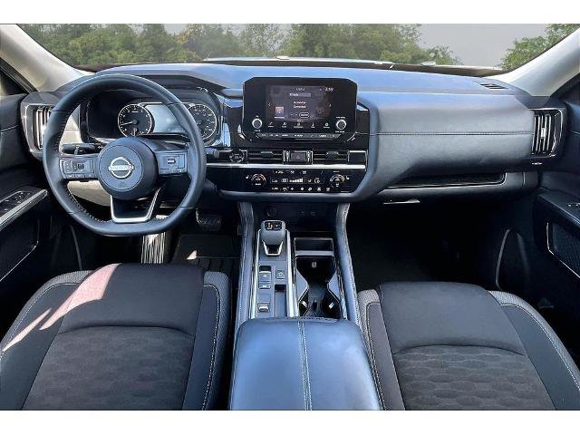 Used 2025 Nissan Pathfinder SV w/ SV Premium Package FWD image 7