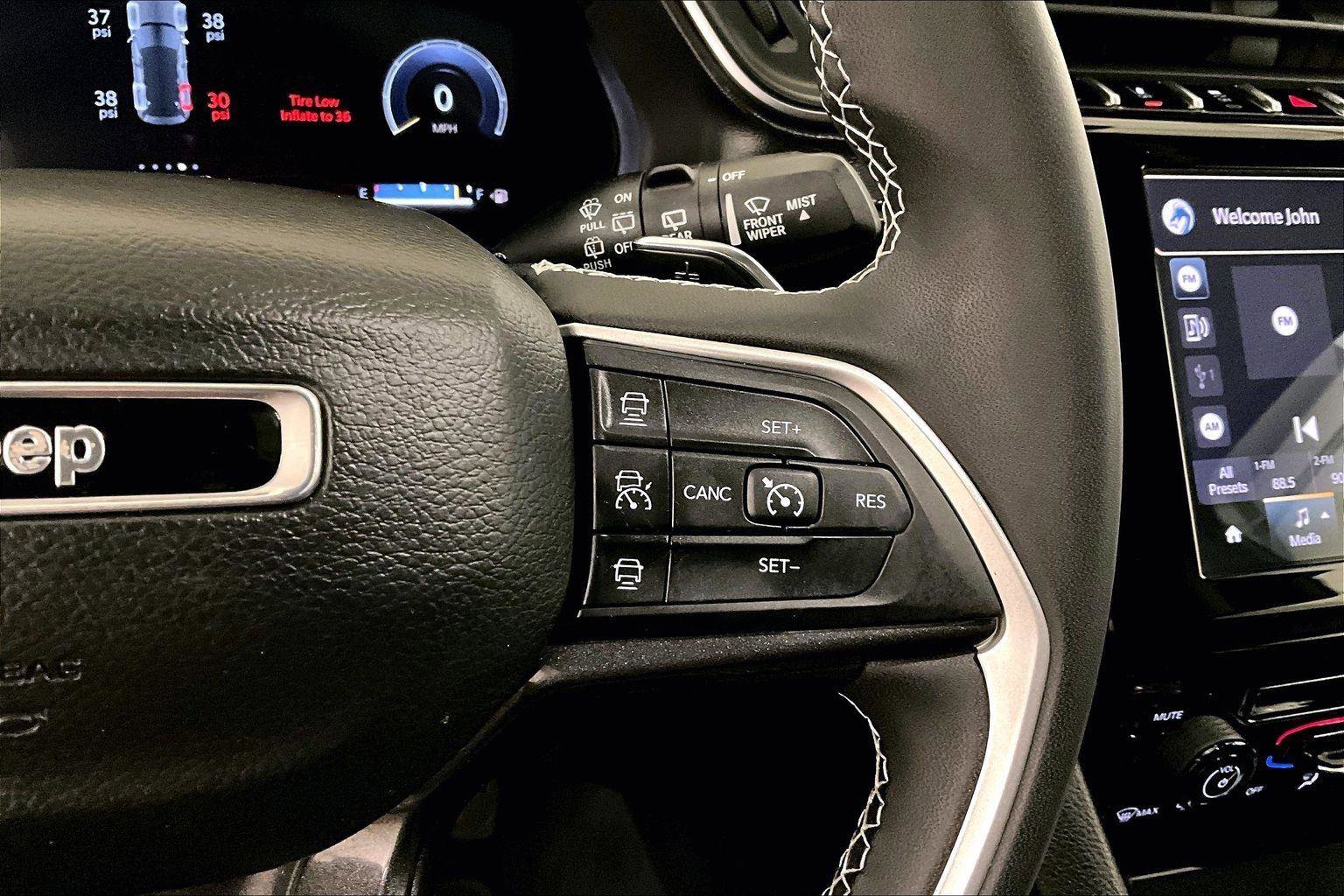 Used 2023 Jeep Grand Cherokee Laredo image 18