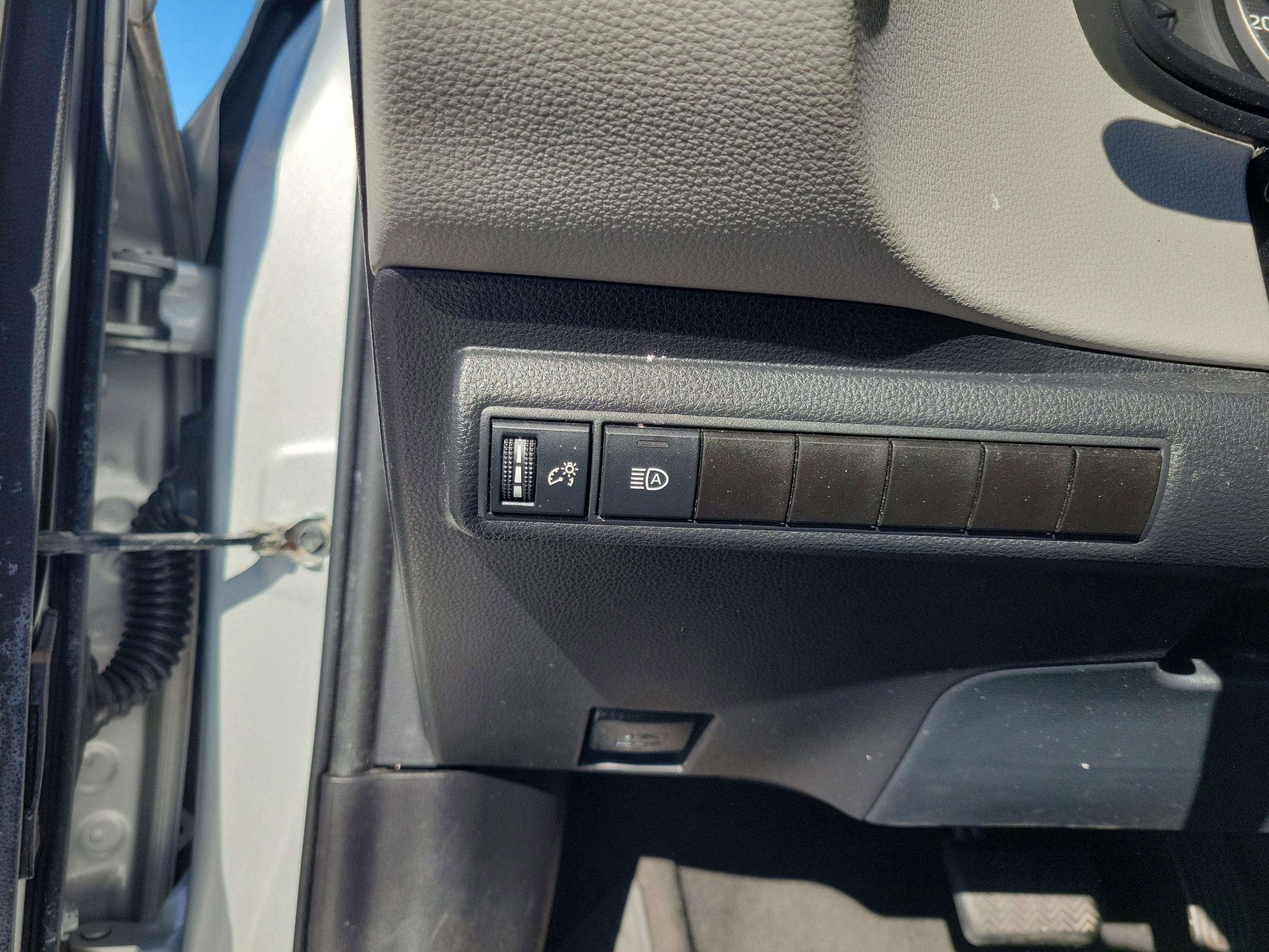 Used 2021 Toyota Corolla LE image 19