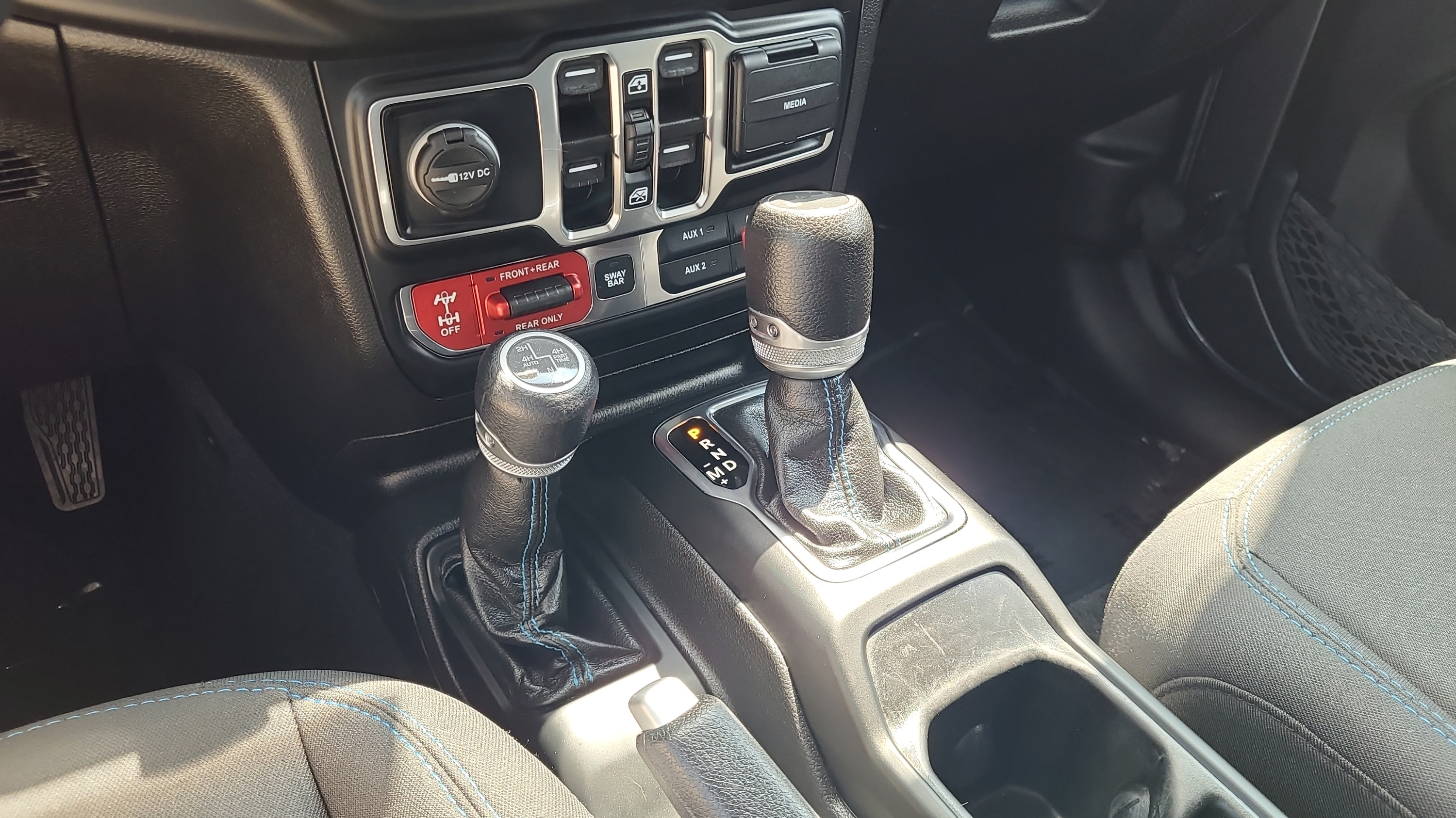 Used 2022 Jeep Wrangler Unlimited Rubicon 4xe AWD/4WD image 25