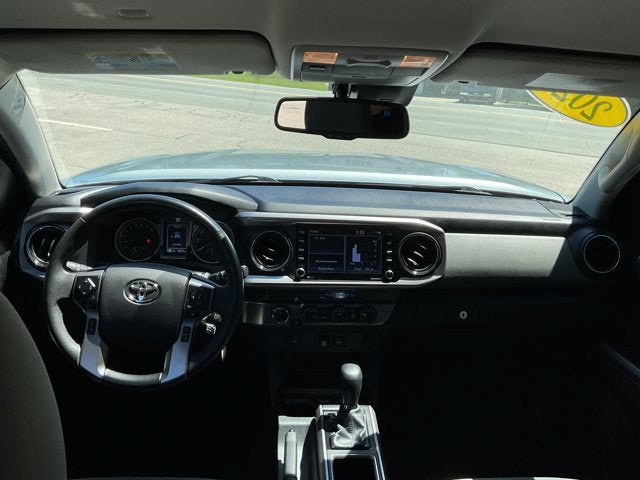 Used 2022 Toyota Tacoma SR5 AWD/4WD image 16