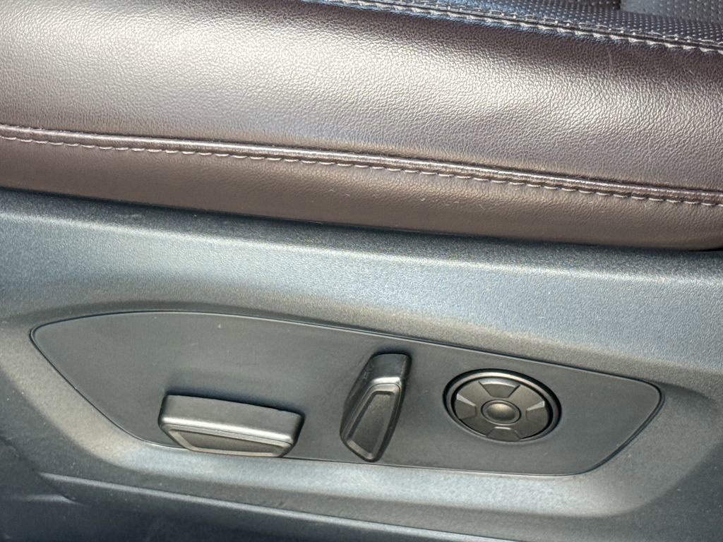 Certified 2025 Ford Explorer Platinum image 24