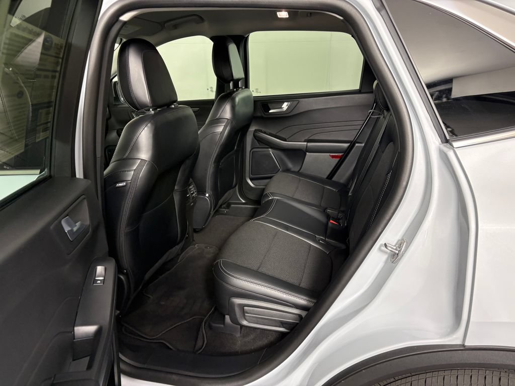 Certified 2025 Ford Escape SE FWD image 29