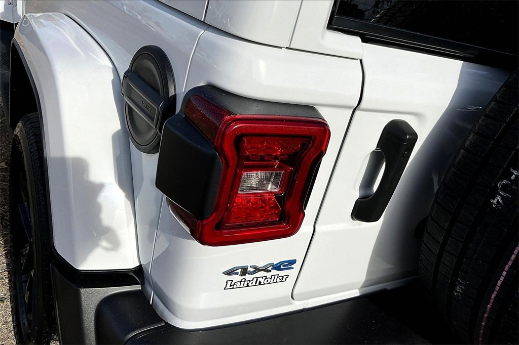 Used 2022 Jeep Wrangler Unlimited Sahara w/ Cold Weather Group image 30