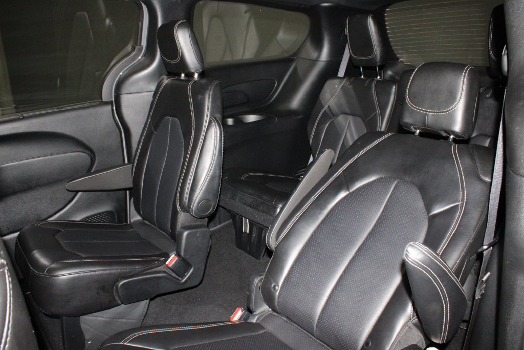 Used 2025 Chrysler Pacifica Select FWD image 21