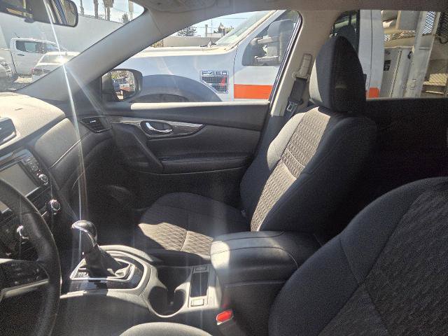 Used 2019 Nissan Rogue SV w/ Premium Package image 2