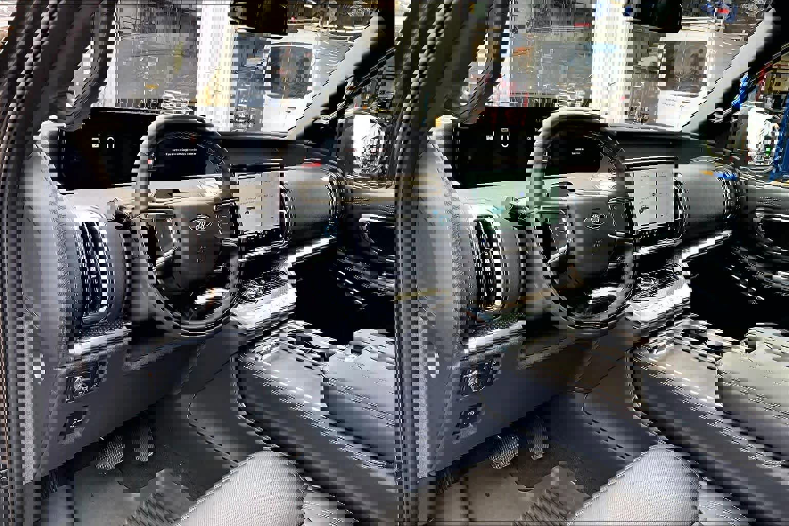 Certified 2025 Ford Expedition Platinum w/ Stealth Appearance Package image 19