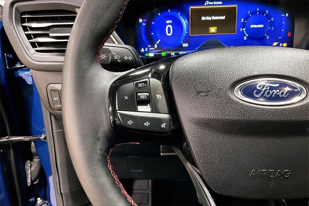 Certified 2022 Ford Escape SEL w/ SEL Stealth AWD Package image 17