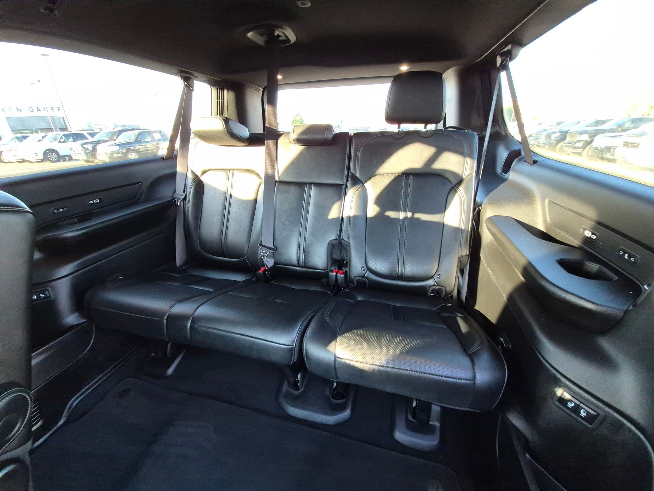 Used 2025 Jeep Wagoneer L Series II AWD/4WD image 32