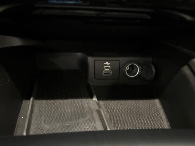 Certified 2025 Ford Escape SE w/ PHEV Premium Package image 28