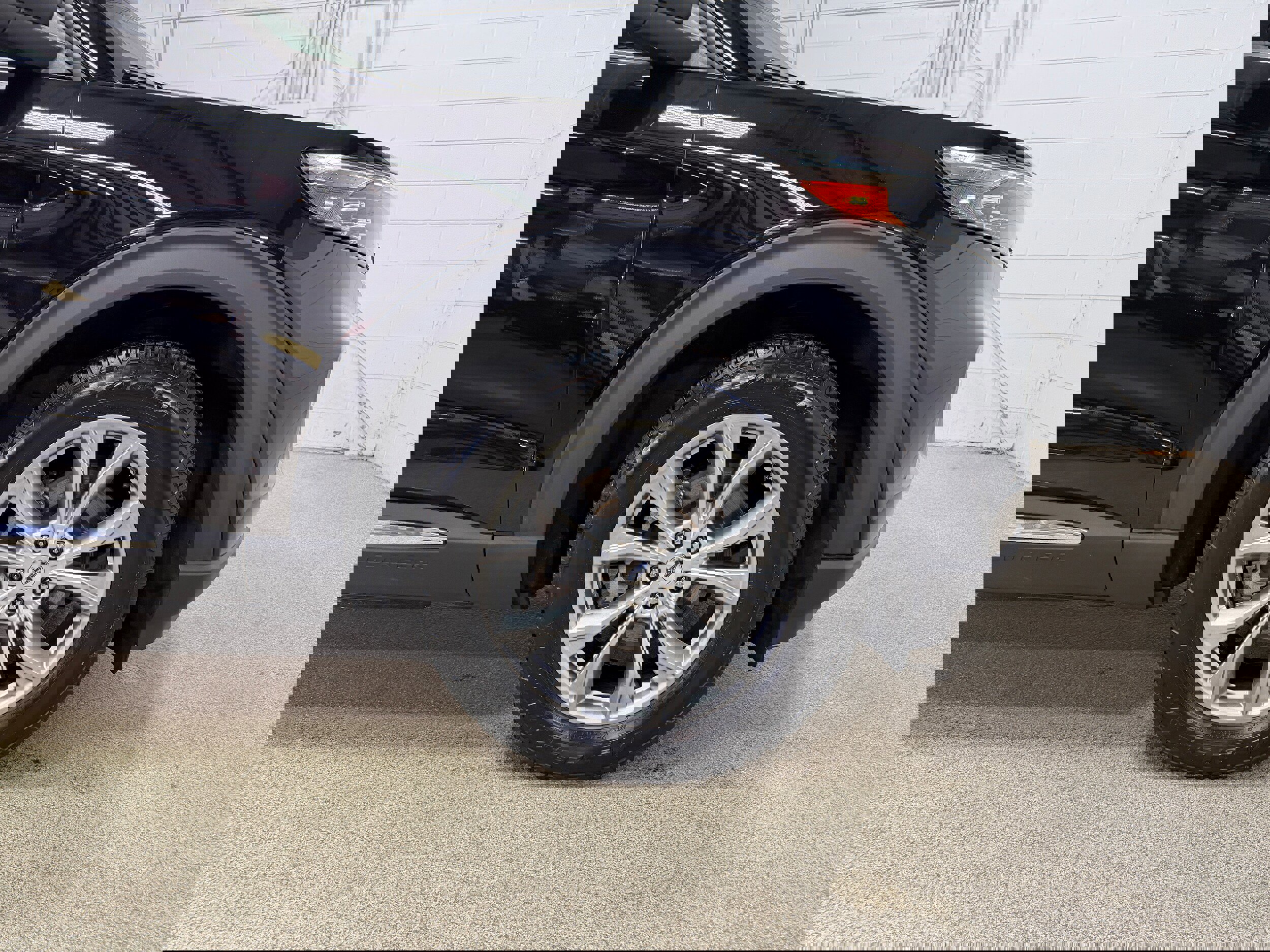 Certified 2020 Ford Explorer XLT w/ Equipment Group 202A image 32