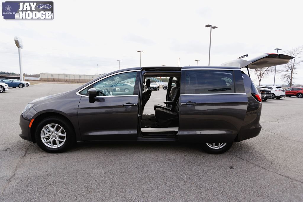 Used 2023 Chrysler Voyager LX image 52