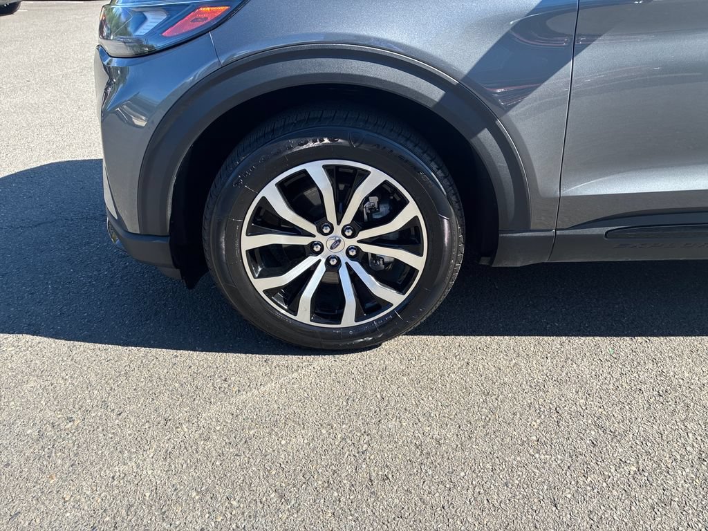 Certified 2025 Ford Explorer ST-Line AWD/4WD image 31